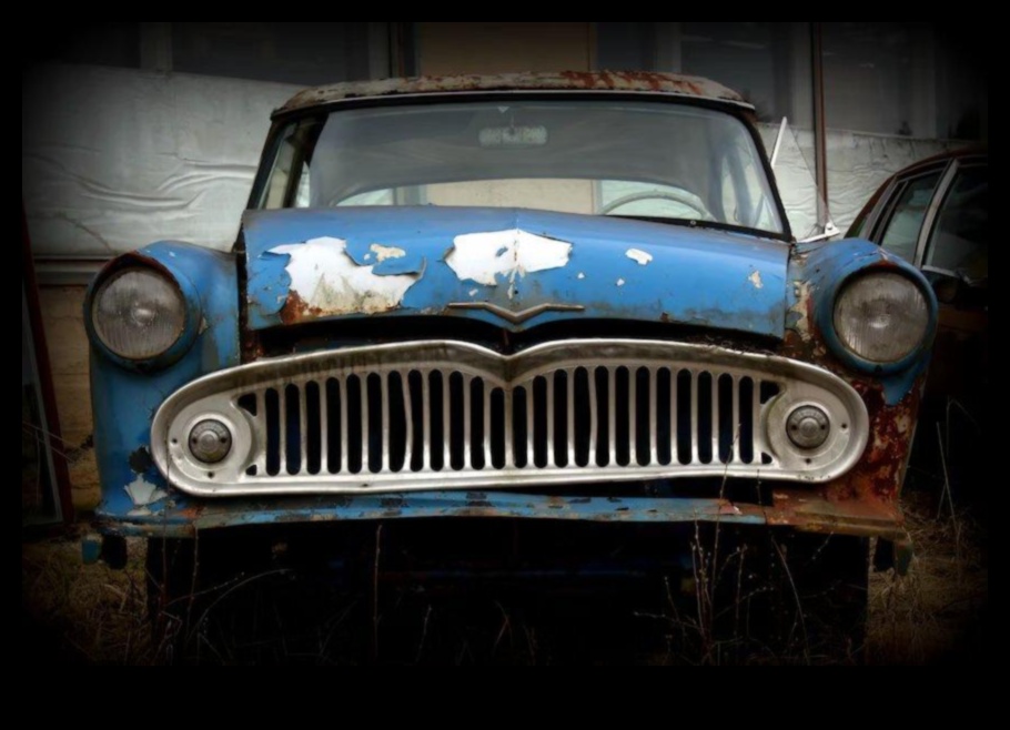 Rolling Through Ages: Classic Cars and Enduring Harisma of Enteryears