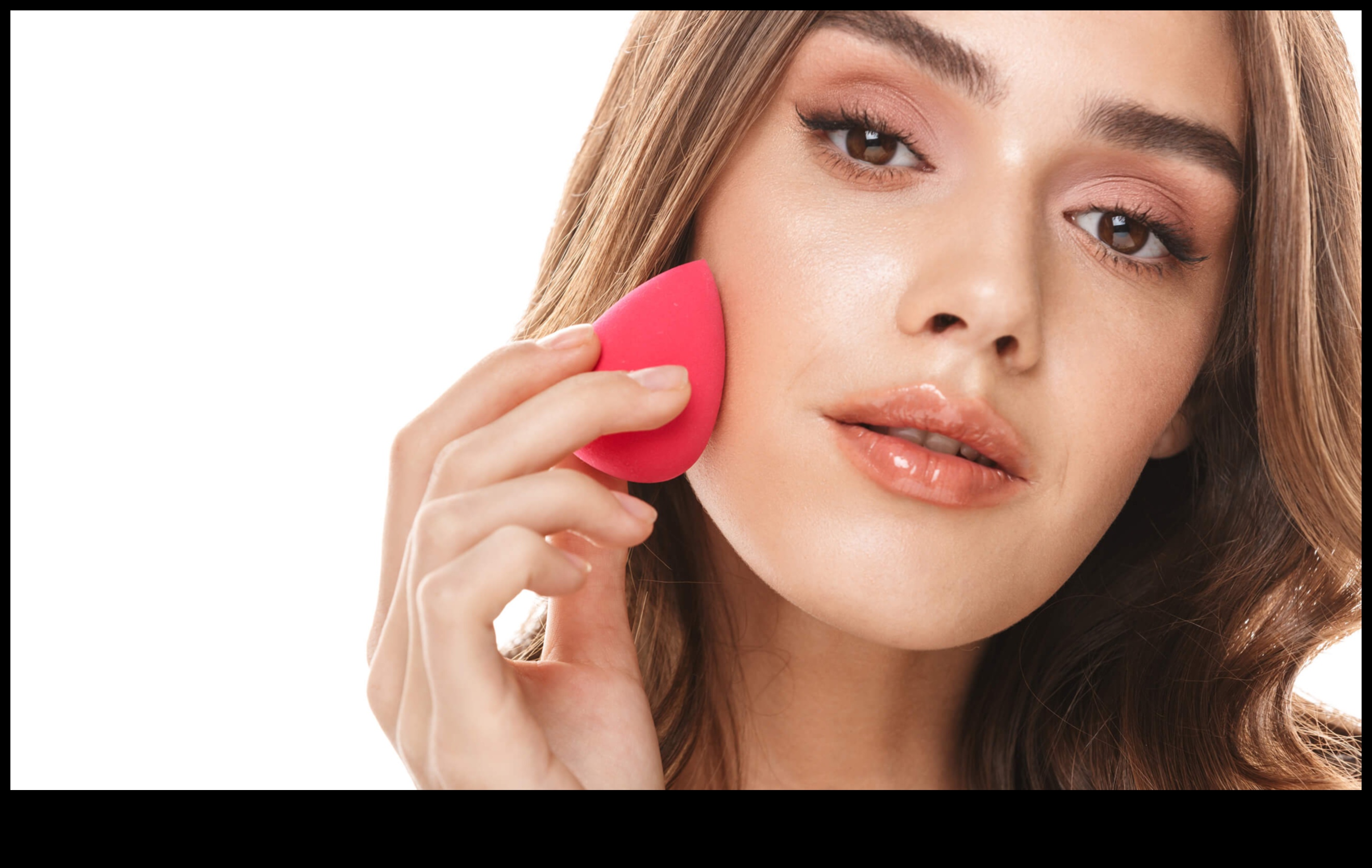 Tonālā krēma un korektora savienošana pārī: viengabalainas sejas krāsas sasniegšana