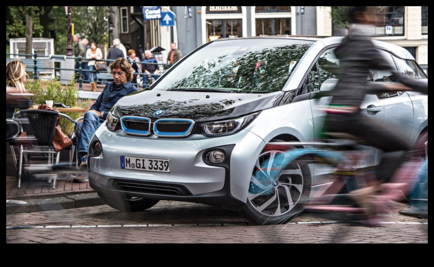 Klusās ielas: elektrisko automašīnu klusā elegance pilsētas apstākļos