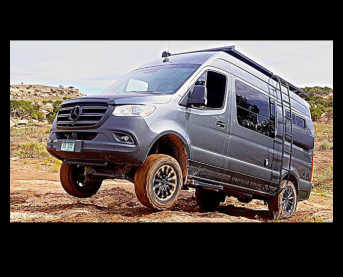 Aiz ietves: aizraušanās bezceļa apstākļos ar 4x4 furgoniem