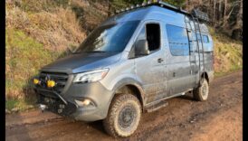 Aiz ietves: aizraušanās bezceļa apstākļos ar 4x4 furgoniem