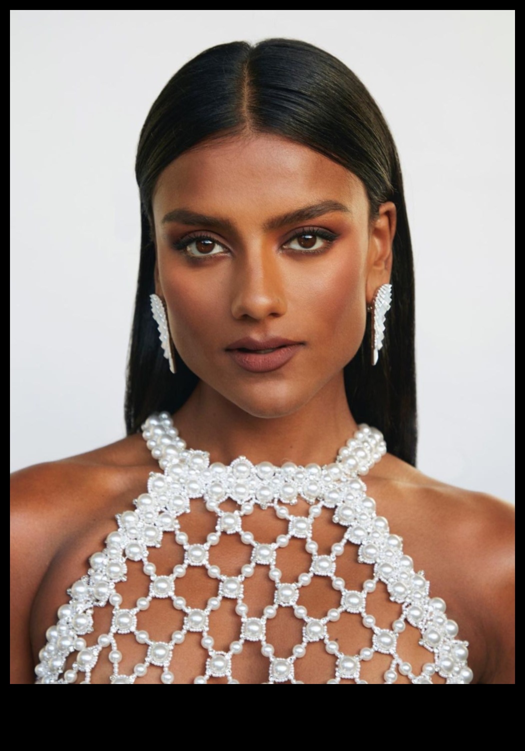 Glamēšana un ģeometrija: strukturētu ietekmju izpēte krāšņos grima stilos