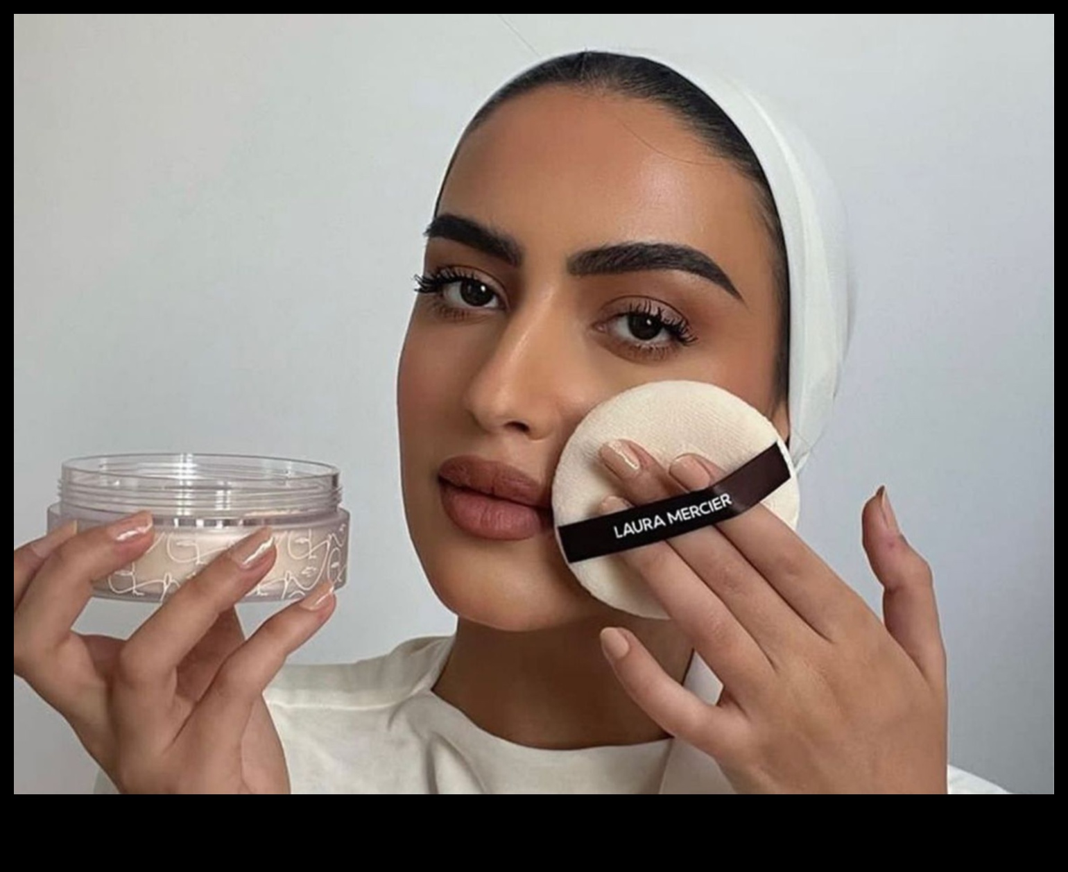 Pūderis visiem vecumiem: pielāgojiet grima rutīnu, kļūstot vecākam