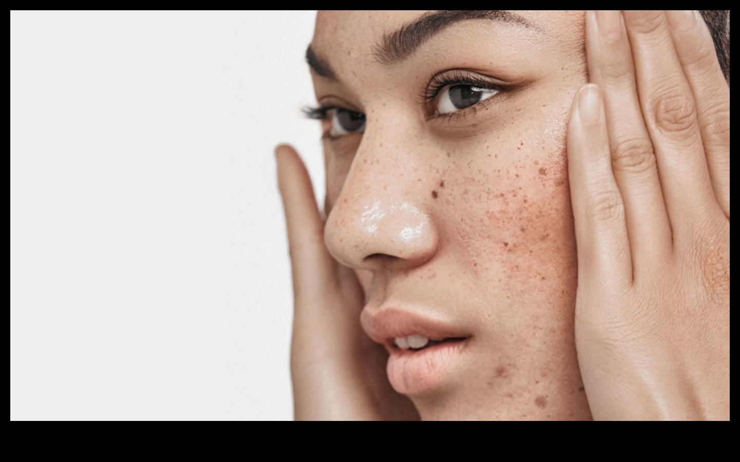 Ādas kopšana un stress: ārējo faktoru pārvaldība mierīgai sejas ādai