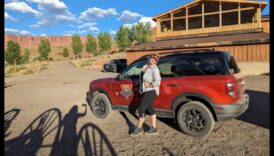 Aiz ietves: aizraušanās bezceļa apstākļos ar inteliģentiem apvidus braucējiem