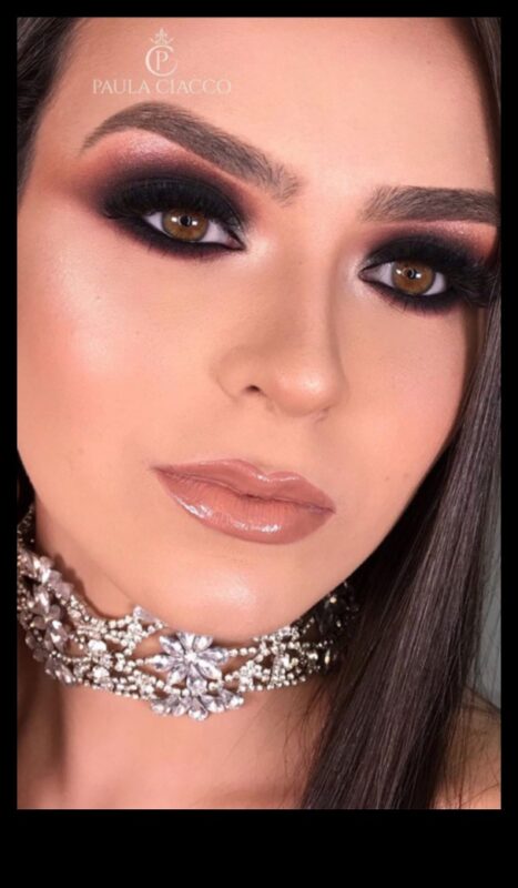 Glamēšana un ģeometrija: strukturētu ietekmju izpēte krāšņos grima stilos