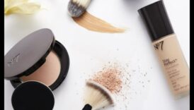 Pūderis visiem vecumiem: pielāgojiet grima rutīnu, kļūstot vecākam