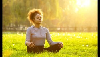 Uzmanīga dzīve: meditācijas prakses fiziskās priekšrocības